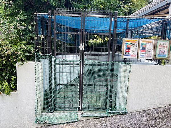 【ゴミ置き場】使いやすさに配慮した共用ゴミ置場で、常に清潔に保たれています。