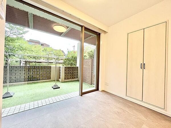 【屋内バルコニー】陽当たり良好なバルコニーで、洗濯も快適＆気分も晴れやか♪】