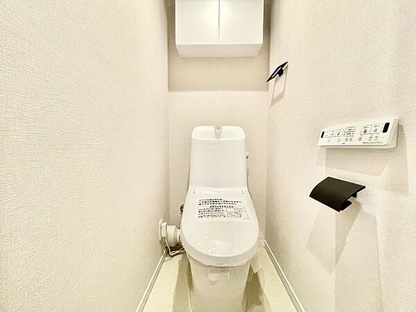 【トイレ】清潔感のある快適なトイレです。毎日気持ちよく使えます。