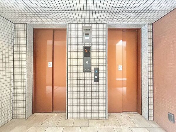 【エレベーター】エレベーターが2基あるので、朝の混み合う時間も快適に外出できます。