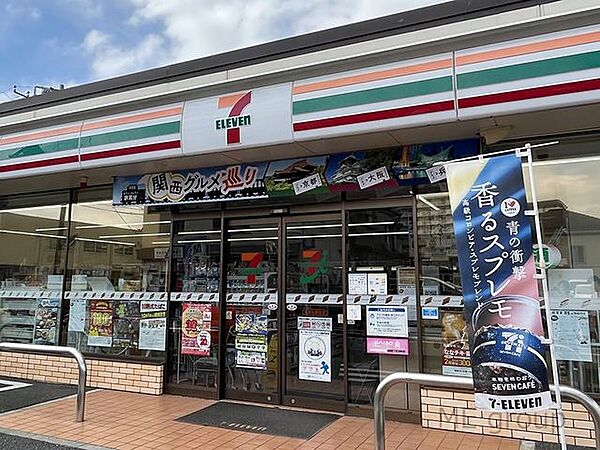 セブンイレブン千葉作草部町店まで470m (徒歩6分)急な買い物はもちろん、ATM利用や公共料金の支払いなどにご利用いただけます。