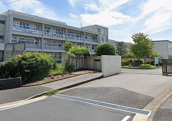 「成田市立吾妻中学校」まで1560m (徒歩20分)