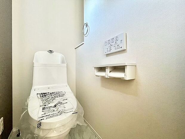 【トイレ】トイレは1階と2階それぞれに配置されていてとても便利です！