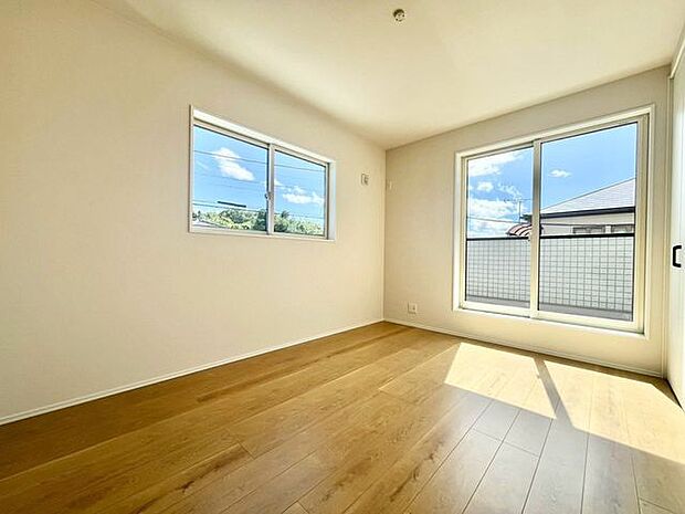 【洋室】全居室に収納を完備しておりますので、自分好みのお部屋にカスタマイズ可能です！