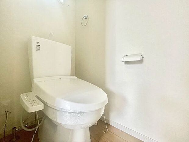 【トイレ】トイレは1階と2階それぞれに配置されていてとても便利です！