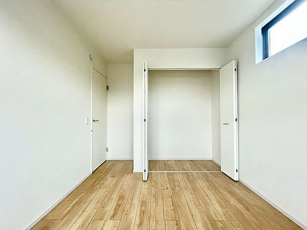 【洋室】全居室に収納を完備しておりますので、自分好みのお部屋にカスタマイズ可能です！