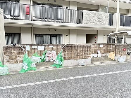 【ゴミ置き場】使いやすさに配慮した共用ゴミ置場で、常に清潔に保たれています。