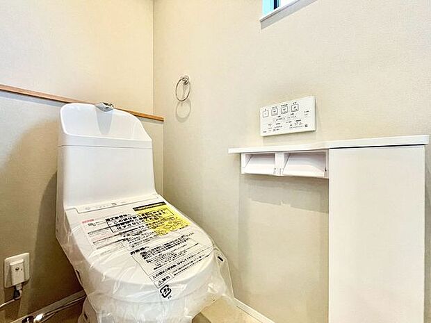 【トイレ】トイレは1階と2階それぞれに配置されていてとても便利です!