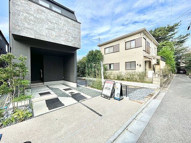 【外観】全面通りは車通りが少なく、駐車の際も安心です!