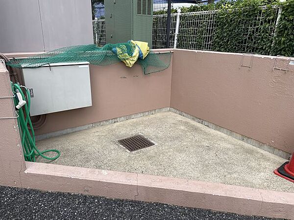 【ゴミ置き場】使いやすさに配慮した共用ゴミ置場で、常に清潔に保たれています。