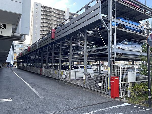 【駐車場】ファミリーカーも悠々駐車できるスペースです。お車好きにはたまらないですね！