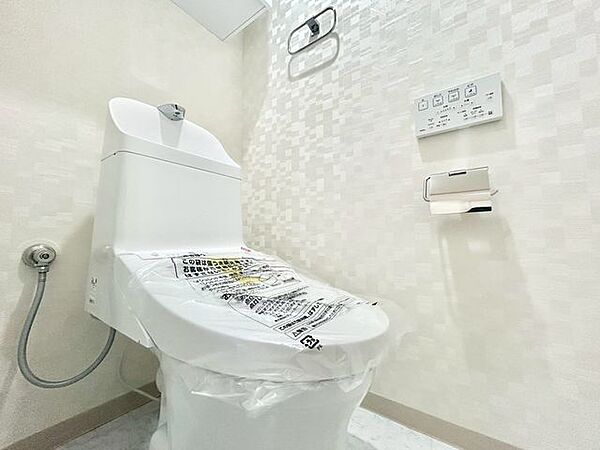 【トイレ】清潔感のある快適なトイレです。毎日気持ちよく使えます。