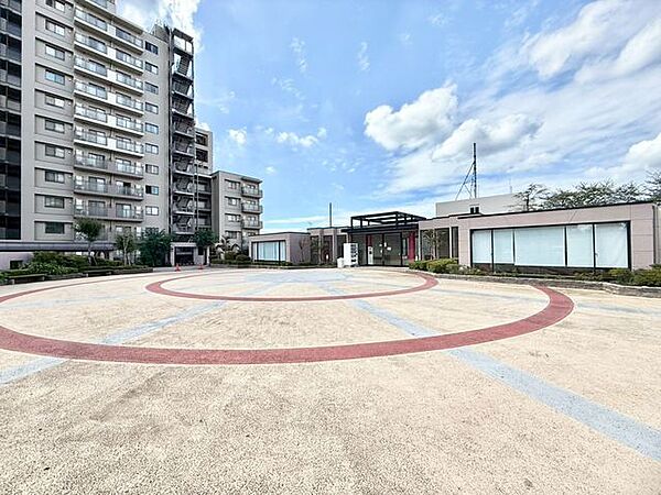 【エントランス】洗練されたエントランスが、毎日の暮らしを心地よく迎えます。