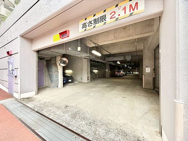 【駐車場】ファミリーカーも悠々駐車できるスペースです。お車好きにはたまらないですね！