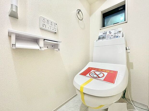 【トイレ】トイレは1階と2階それぞれに配置されていてとても便利です！