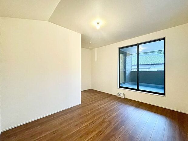 【洋室】全居室に収納を完備しておりますので、自分好みのお部屋にカスタマイズ可能です！