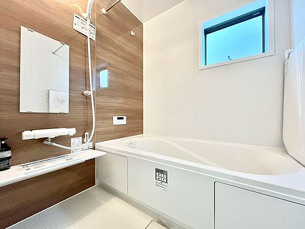 【浴室乾燥機】洗濯物が乾く便利な浴室乾燥機付きで、雨の日も安心です!