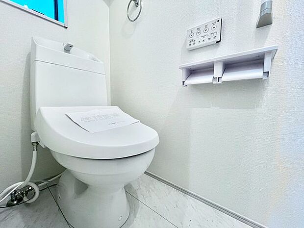 【トイレ】トイレは1階と2階それぞれに配置されていてとても便利です!