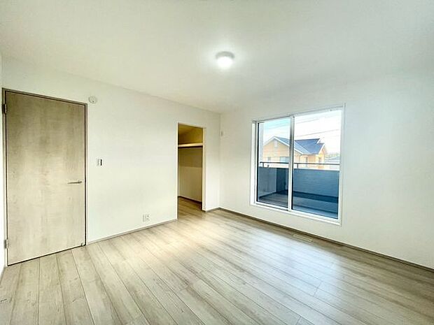 【洋室】収納スペースたっぷりの洋室で、お子様用としてもピッタリのお部屋です！