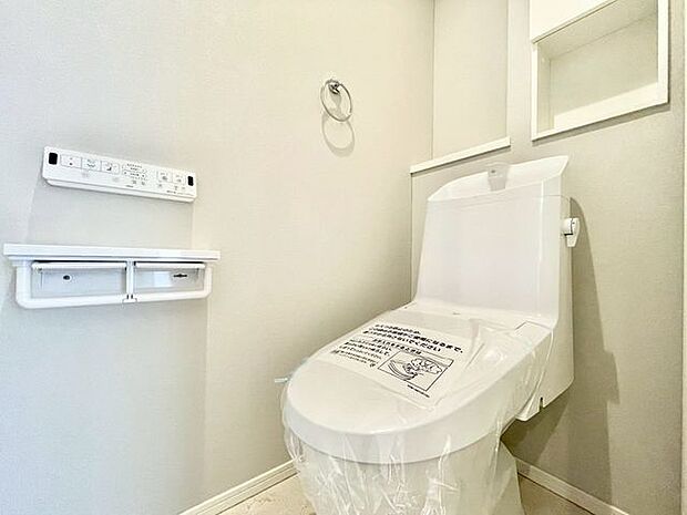 【トイレ】清潔感のある快適なトイレです。毎日気持ちよく使えます。