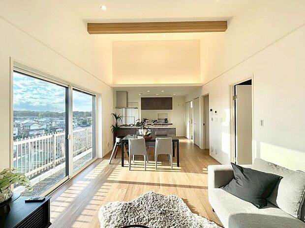 【リビング】開放感あふれるリビングです。インテリアなどでご家族様だけのお家をカスタムしましょう!