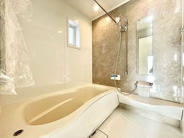 【浴室乾燥機】洗濯物が乾く便利な浴室乾燥機付きで、雨の日も安心です!