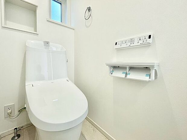 【トイレ】清潔感のある快適なトイレです。毎日気持ちよく使えます。