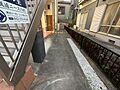 建物の周囲には...