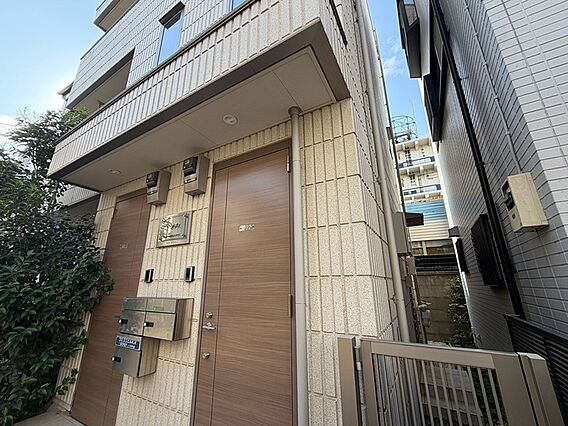 モダンな外観が...