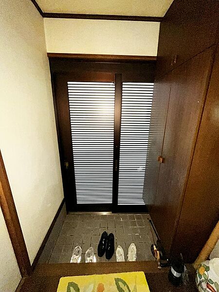 玄関を拡大表示
