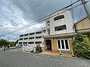 北千里駅よりバス11分 徒歩3分 2階 築13年1ヶ月の賃貸物件