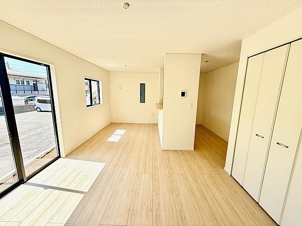 写真は施工例。ご案内は平日・休日ともに可能です。お仕事帰りやお買い物のついでなど、短時間のご見学にも柔軟に対応いたします。まずは30分ほどサクッとご覧いただくだけでも大歓迎です。お気軽にご相談下さい。