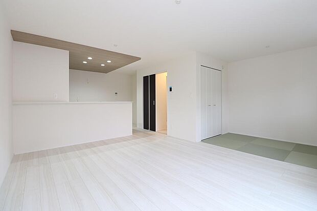 写真は施工例。ご案内は平日・休日ともに可能です。お仕事帰りやお買い物のついでなど、短時間のご見学にも柔軟に対応いたします。まずは30分ほどサクッとご覧いただくだけでも大歓迎です。お気軽にご相談下さい。