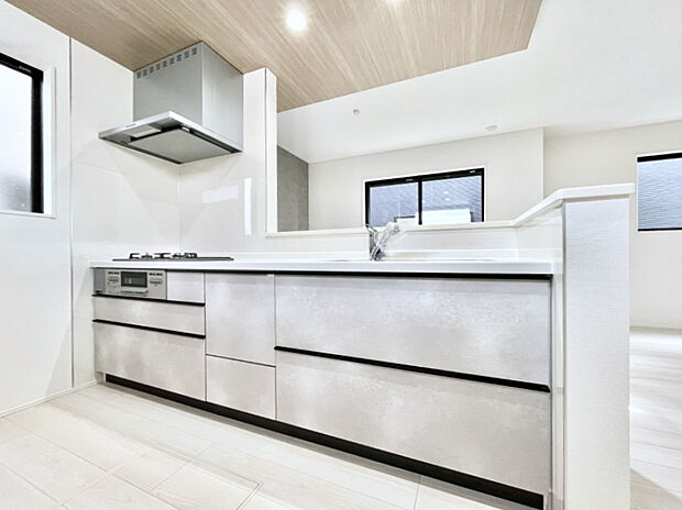 写真は施工例。ご案内は平日・休日ともに可能です。お仕事帰りやお買い物のついでなど、短時間のご見学にも柔軟に対応いたします。まずは30分ほどサクッとご覧いただくだけでも大歓迎です。お気軽にご相談下さい。