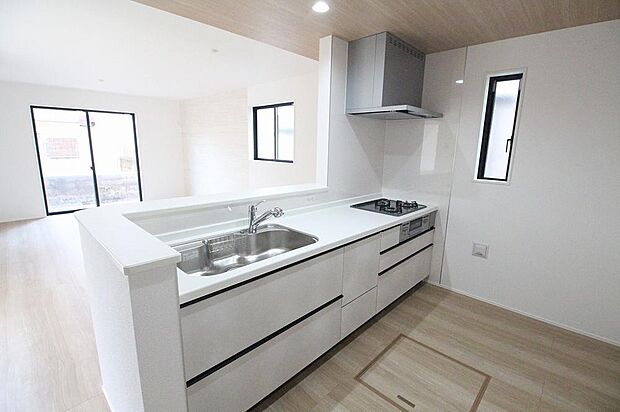 写真は施工例。ご案内は平日・休日ともに可能です。お仕事帰りやお買い物のついでなど、短時間のご見学にも柔軟に対応いたします。まずは30分ほどサクッとご覧いただくだけでも大歓迎です。お気軽にご相談下さい。