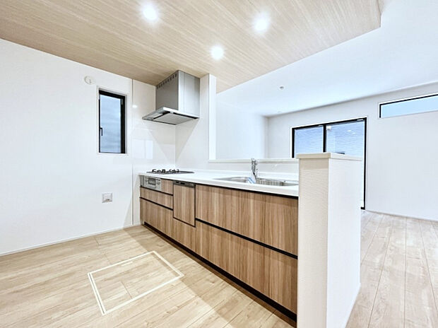 写真は施工例。ご案内は平日・休日ともに可能です。お仕事帰りやお買い物のついでなど、短時間のご見学にも柔軟に対応いたします。まずは30分ほどサクッとご覧いただくだけでも大歓迎です。お気軽にご相談下さい。