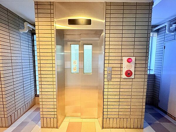 【エレベーター】重い荷物の持ち運びやベビーカーでの移動も、エレベーターがあればスムーズです。