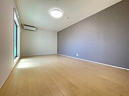 阪急千里線 吹田駅 徒歩5分の賃貸アパート 2階1Kのリビング/ダイニング