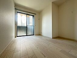 ヴェルメゾン吹田元町 2階2LDKのリビング/ダイニング