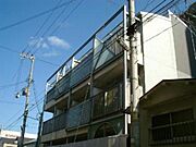 トラッディハウス服部 3階 築35年の賃貸物件