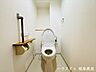 トイレ：装飾の少ないシンプルなトイレだからこそ、使い勝手やアレンジがしやすいのも魅力です。