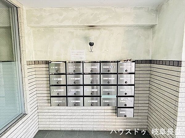 【集合ポスト】帰宅時にもポストを確認できます。