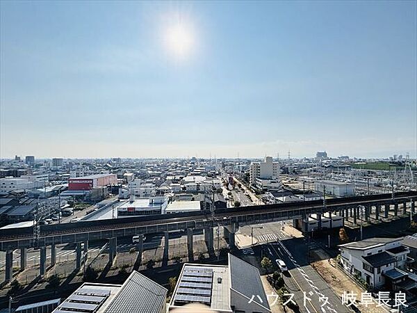 11階につき眺めも良好です。夕焼けや夜空を見ながらくつろぐひと時も良いですね。