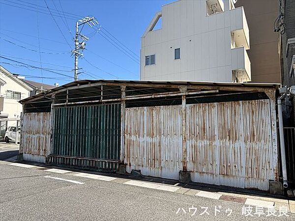 建築条件なしの売り地につき、お好きなハウスメーカーや工務店で理想の住まいづくりが可能です。