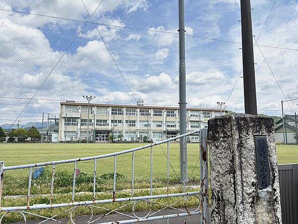 三輪北小学校学校教育目標「豊かな心をもち、すすんでやりぬく子」 1420m