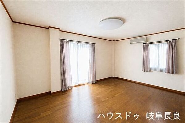 ≪2F≫※居住中につき室内をCGにてもの消しをしたものです。二面採光の洋室は、たっぷりの自然光と心地よい風を取り込める、明るく開放感あふれる快適な空間です。