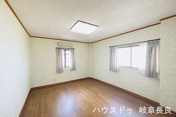 ≪2F≫※居住中につき室内をCGにてもの消しをしたものです。光と風を十分に取り込める二面採光の洋室。季節を問わず心地よく過ごせる、魅力的なプライベート空間です。