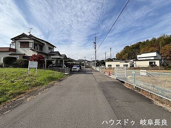≪北側西向き≫道路とは反対側にリビングを作りやすく、道路からの視線を気にせずプライバシーが保てます。