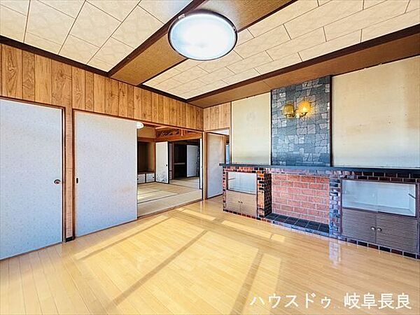 ≪1F10帖≫10帖の洋室は、お子様のお部屋や主寝室、趣味のお部屋としてもご利用いただけます♪
