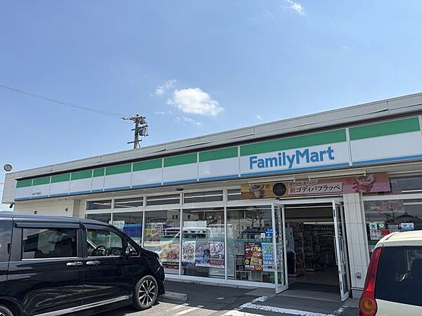 ファミリーマート　岐阜下西郷店【スローガンは「Fun＆Fresh」。驚きやワクワク感を与えるべく、商品改革に取り組んでいる。（電子マネー利用可　ＡＴＭあり　ネット通販あり）Vポイントサービスあり…